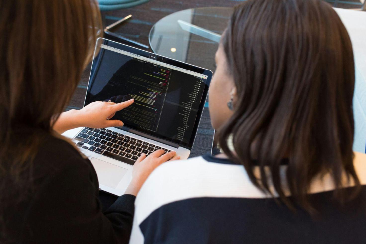 Finanzteam bei strategischer Planungssitzung